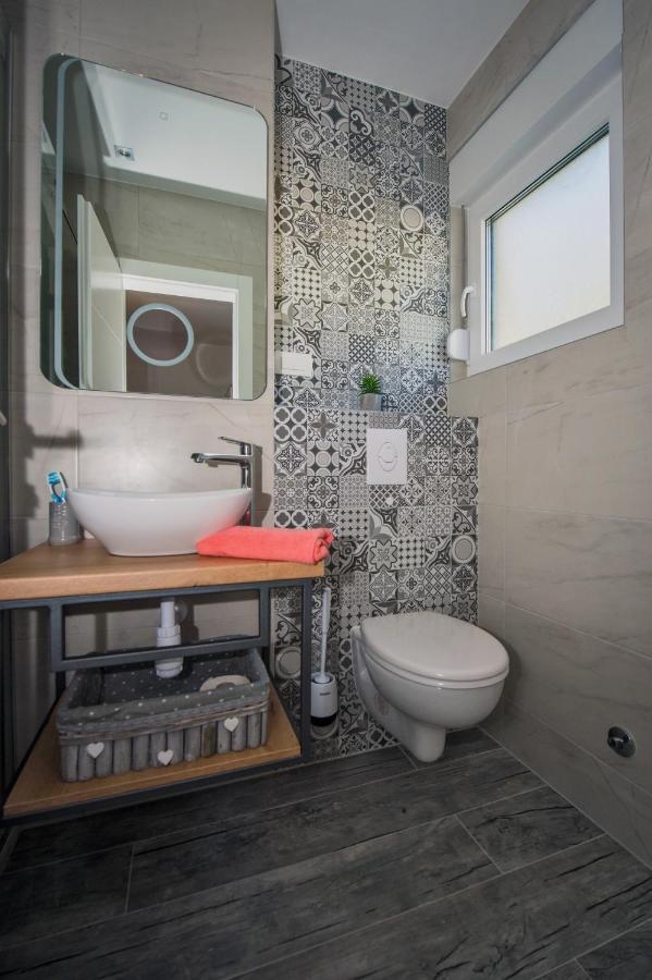Deluxe 2 Bedroom Apartment With Sea View Baška Voda Exterior foto